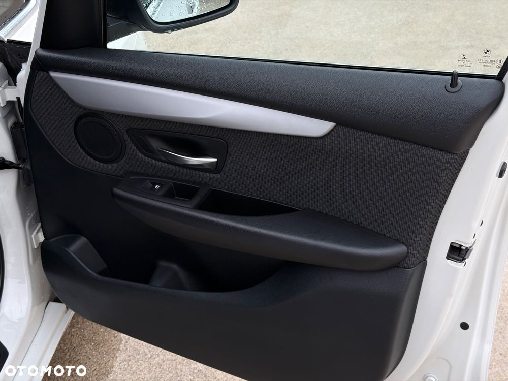 BMW Seria 2 218d - 21