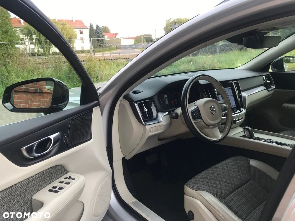 Volvo V60 ver-b4-d-momentum - 26