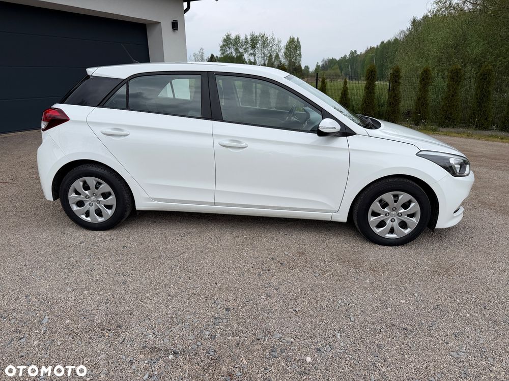 Hyundai i20 blue 1.2 - 17