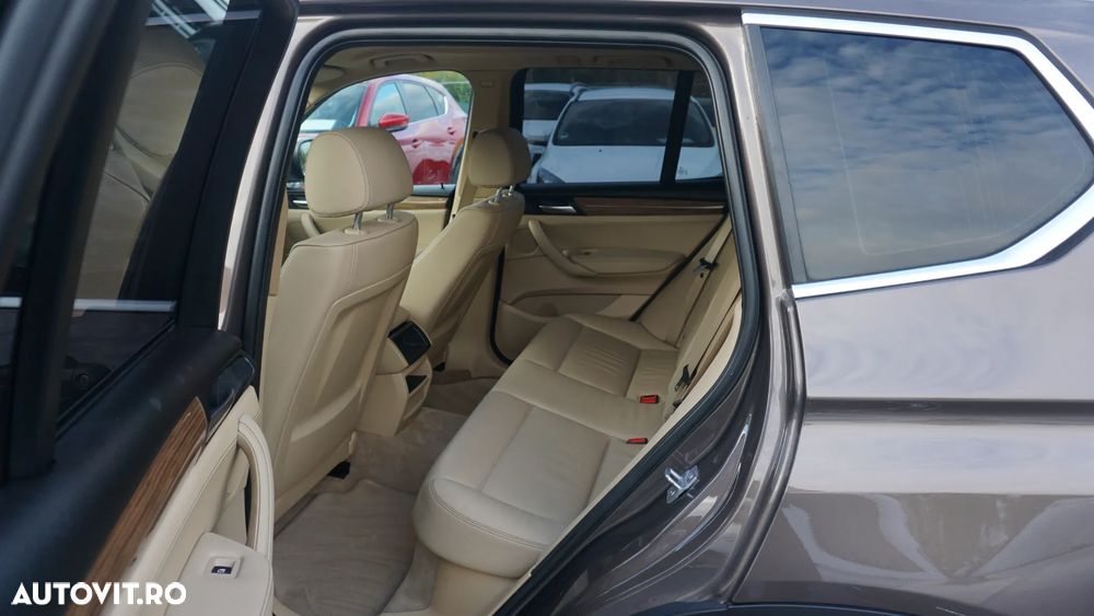 BMW X3 xDrive28i Aut. Advantage - 9