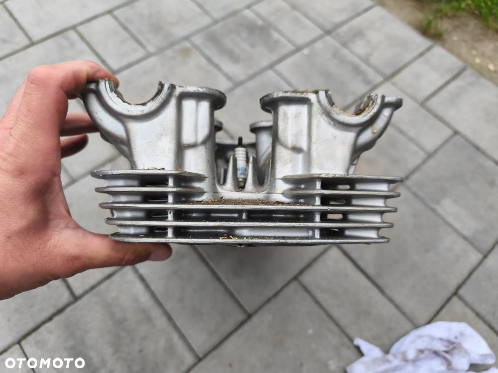 Głowica, zawory Honda CB 750 Boldor - 11