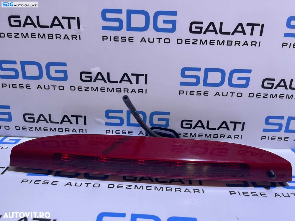 Lampa Tripla Stop Auxiliar Central Luneta Geam Sticla Hayon Haion Portbagaj Renault Clio 3 Break Grandtour 2005 - 2013 Cod 8200618714 - 1