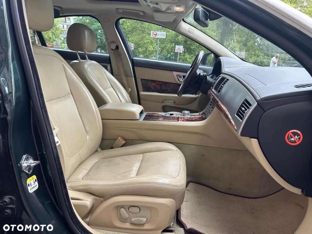 Jaguar XF 2.7 V6 D Luxury - 14