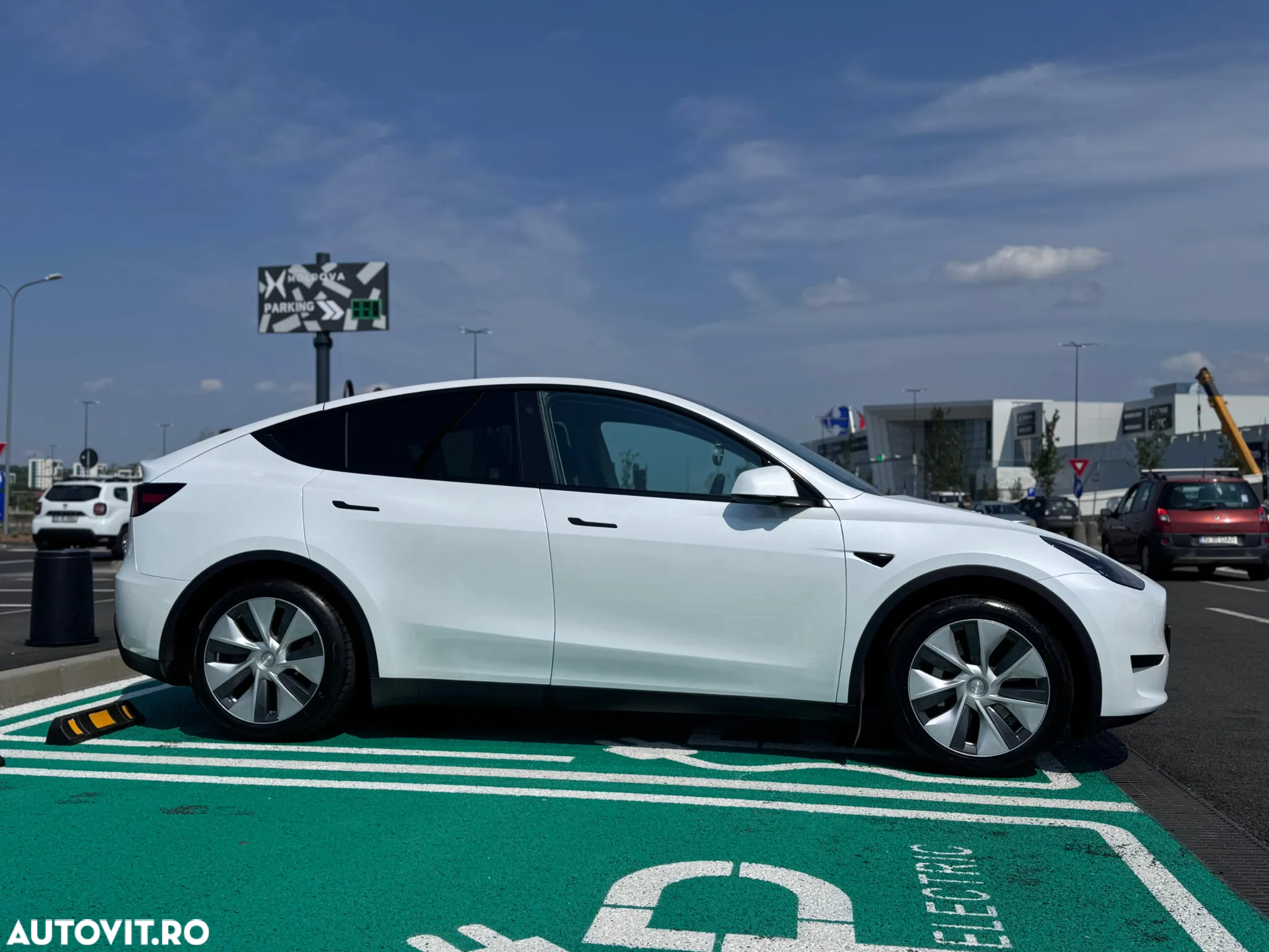 Tesla Model Y - 7
