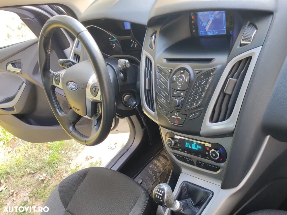 FORD Focus 2011 — imagine 8