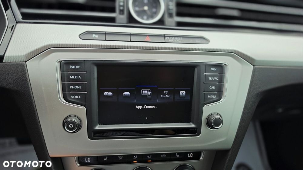 Volkswagen Passat 2.0 TDI SCR DSG Comfortline - 20