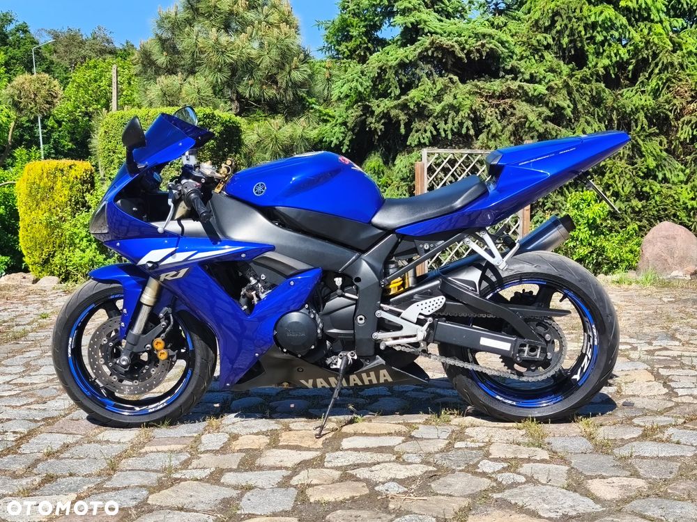 Yamaha R1 - 12