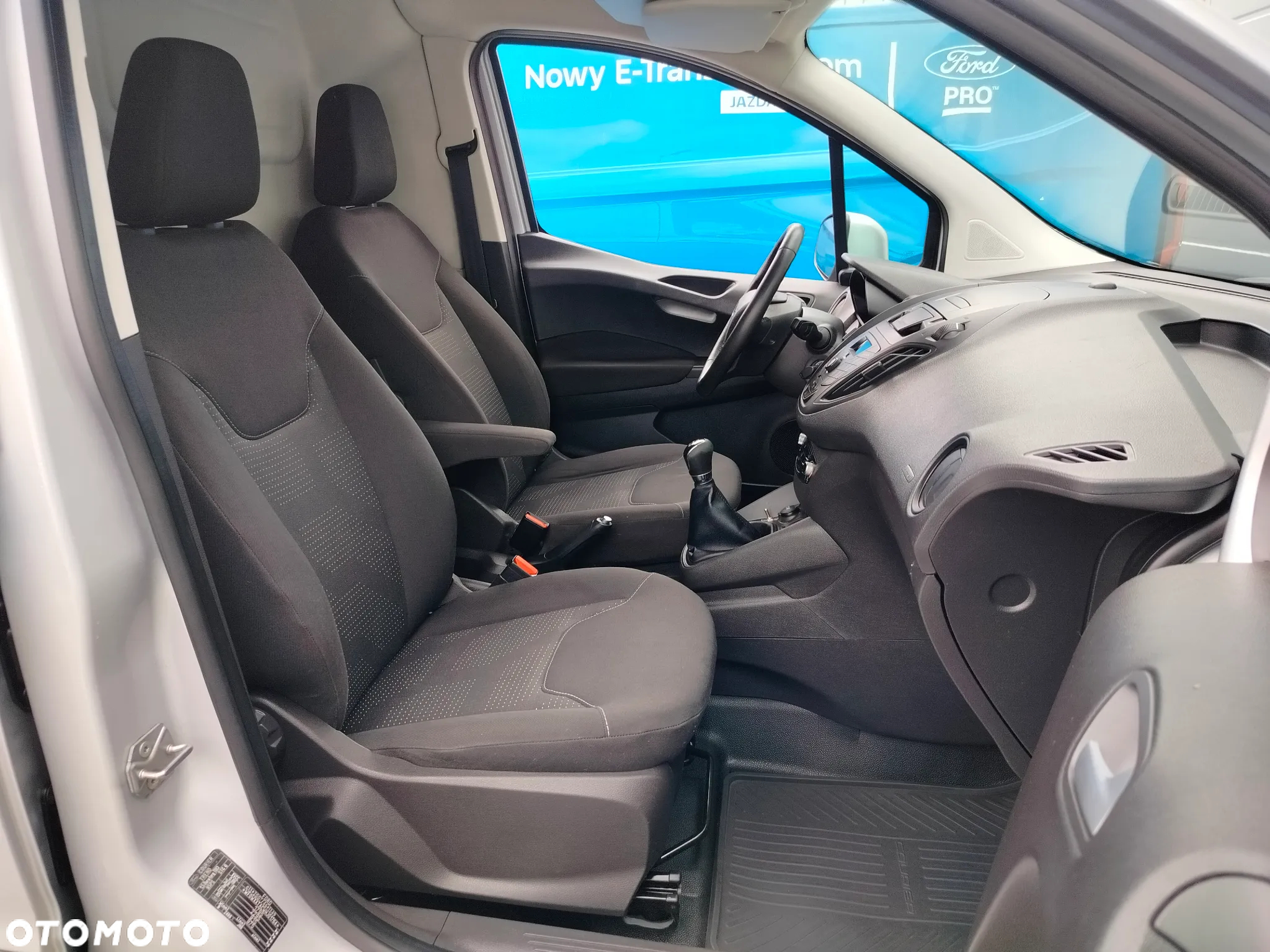 Ford Transit Courier - 9