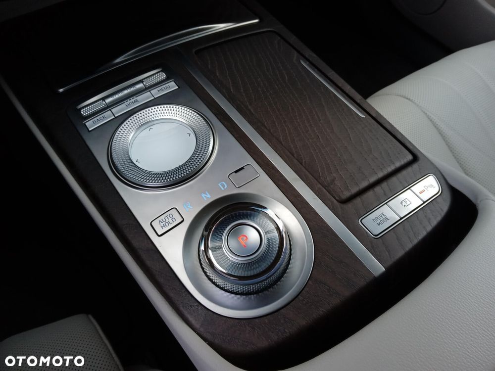 Genesis G80 - 24