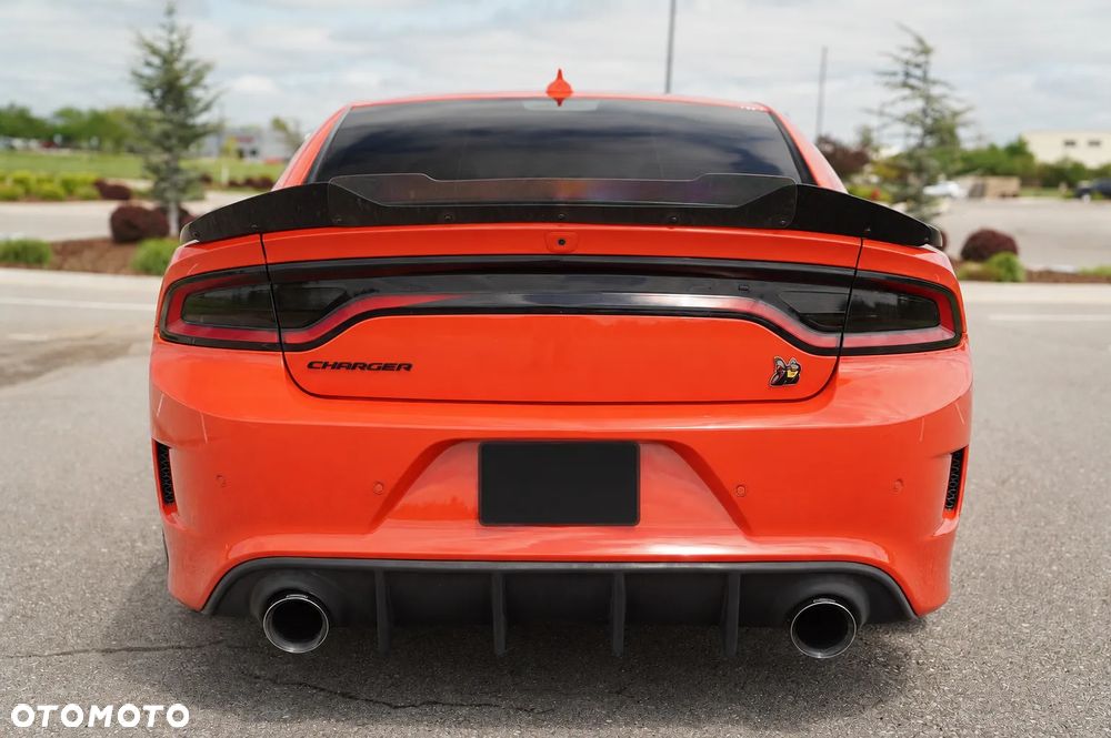 Dodge Charger 6.4 Scat Pack - 8