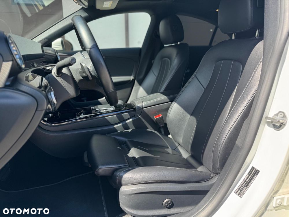 Mercedes-Benz CLA 200 7G-DCT Progressive - 11