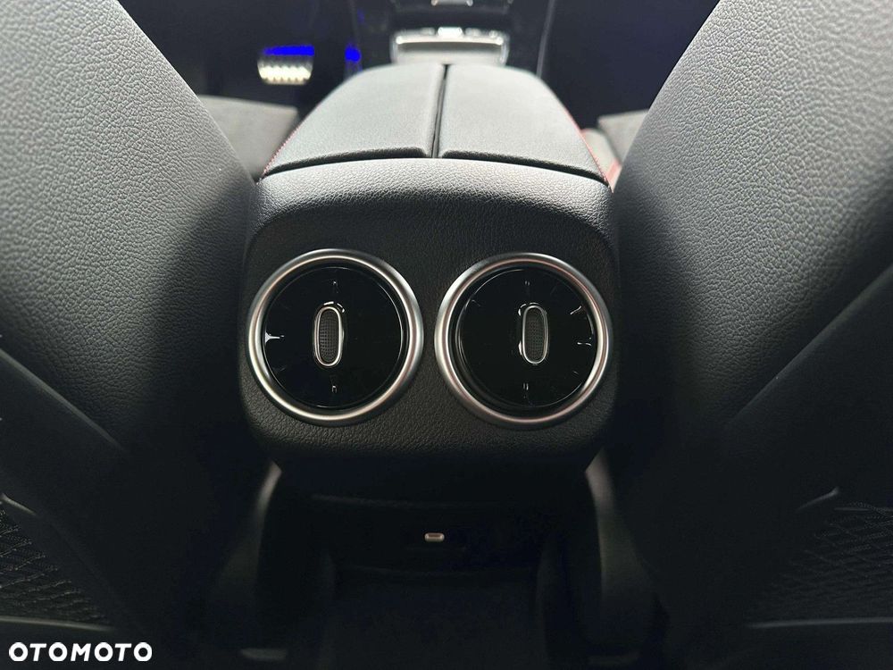 Mercedes-Benz CLA - 13