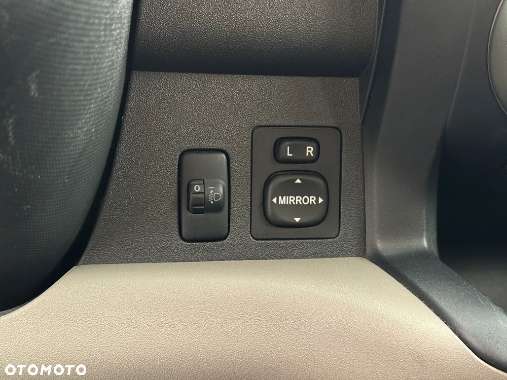 Daihatsu Sirion 1.3 - 30