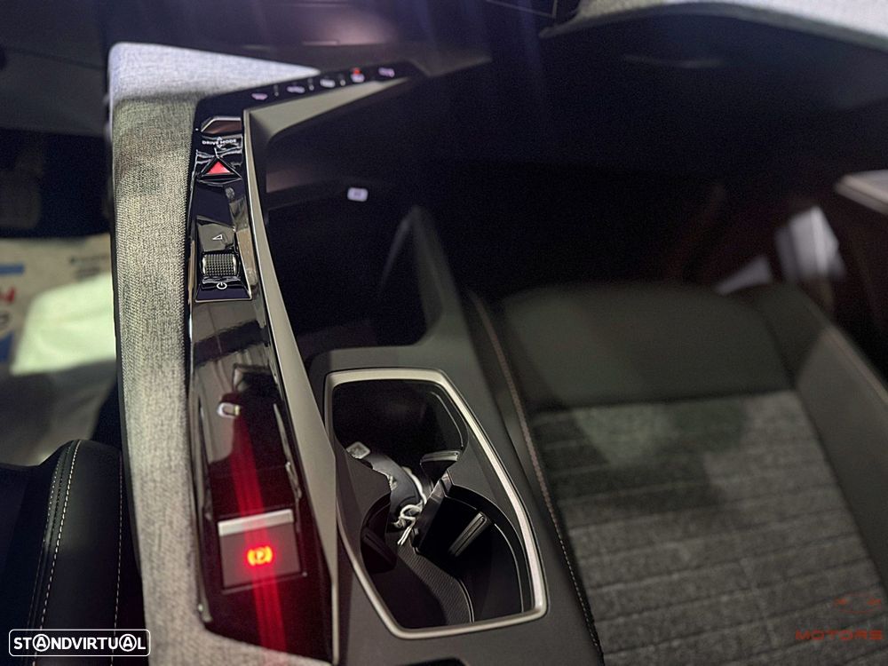 Peugeot 5008 1.2 Hybrid Allure e-DCS6 - 27