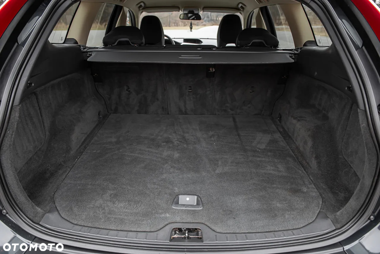 Volvo XC 60 2.4D AWD RDesign - 25