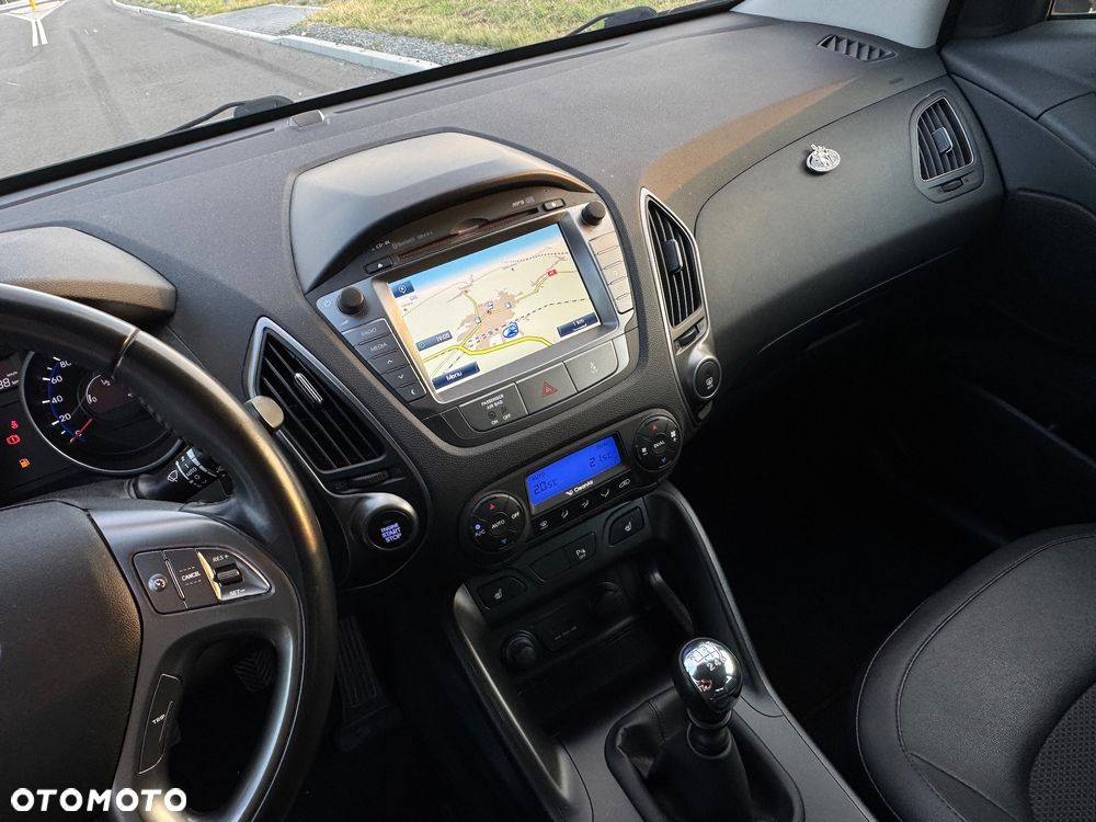 Hyundai ix35 2.0 CRDi 4WD Fifa World Cup Gold Edition - 11