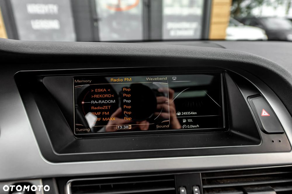 Audi A4 Avant 2.0 TFSI quattro S tronic S line Sportpaket - 32