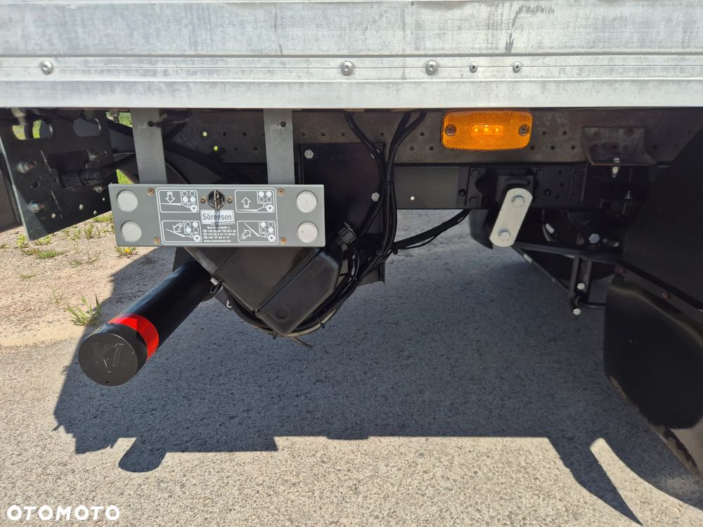 Iveco DAILY 35C15 KONTENER 4.30M WINDA SORENSEN 750KG SALON PL 2017R - 22