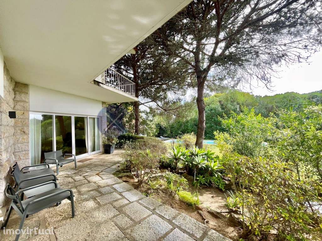 Moradia única situada em zona nobre do Estoril. Totalmente renovada... - Grande imagem: 2/60