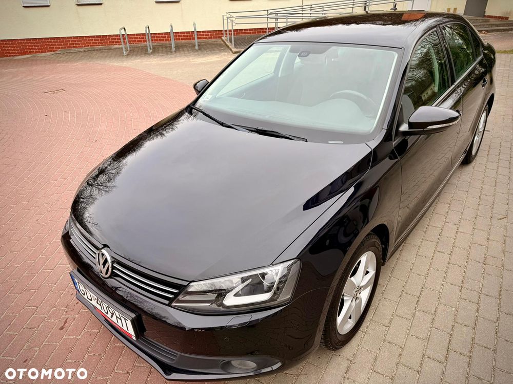 Volkswagen Jetta - 2