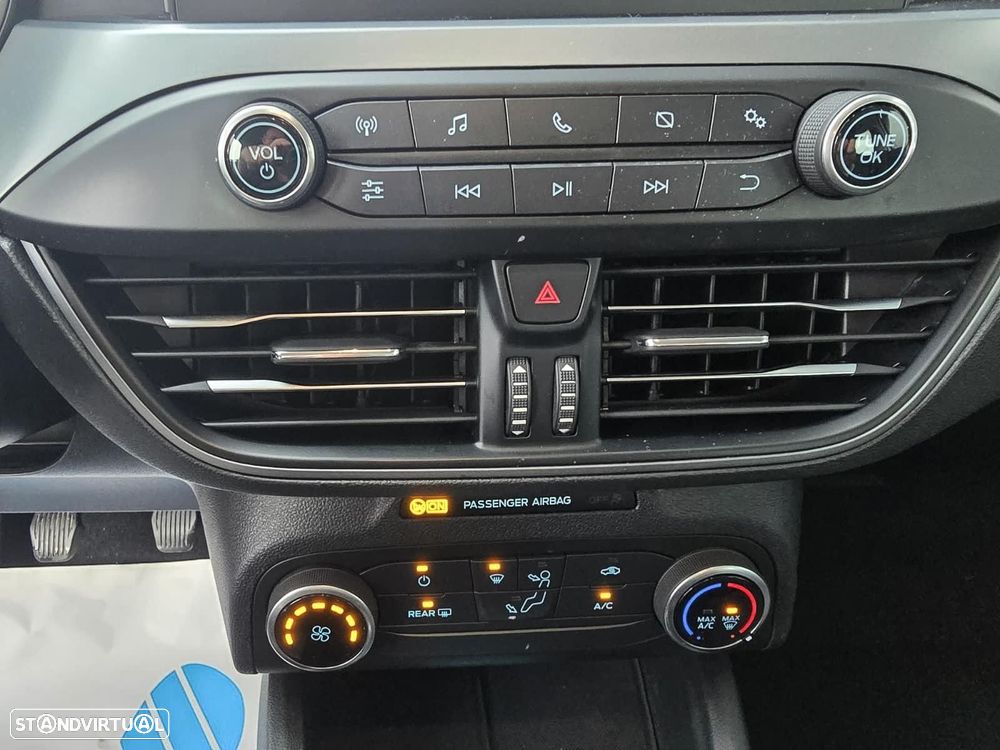 Ford Focus SW 1.5 TDCi EcoBlue Business - 18