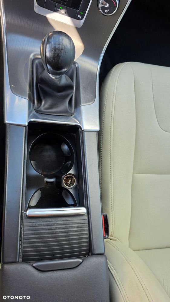 Volvo V60 D4 Momentum - 18