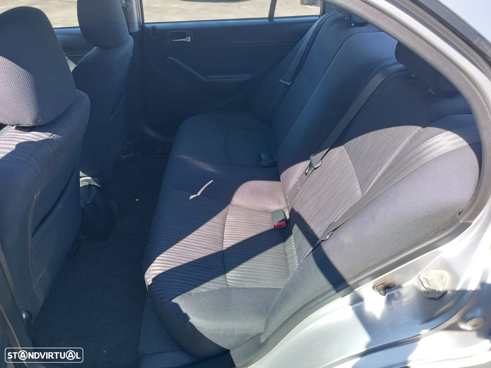 Honda Civic 1.6 ES - 11