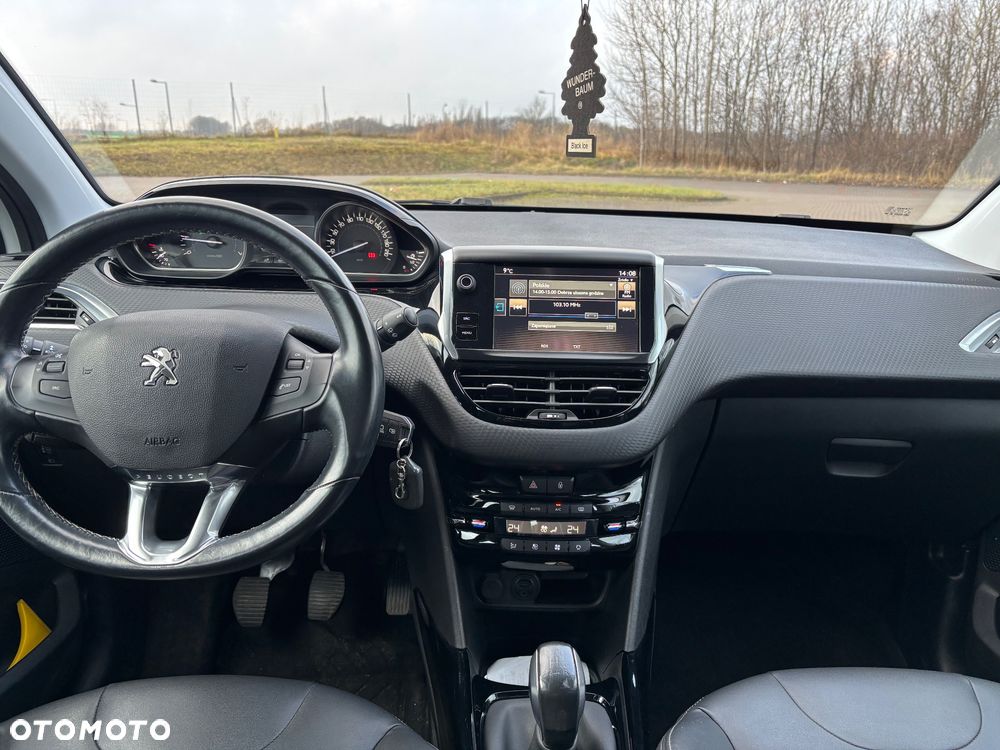 Peugeot 2008 1.2 Pure Tech Allure S&S - 9