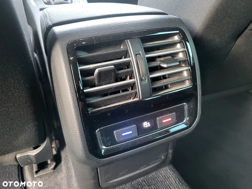 Volkswagen Passat 2.0 TDI SCR DSG Business - 21