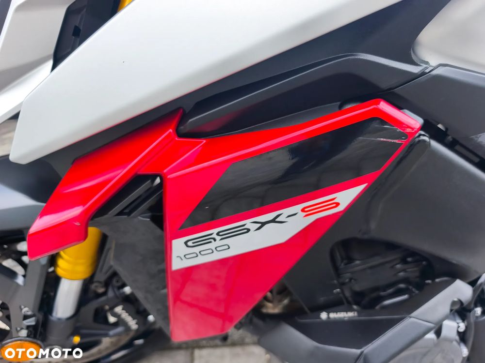 Suzuki GSX - 26