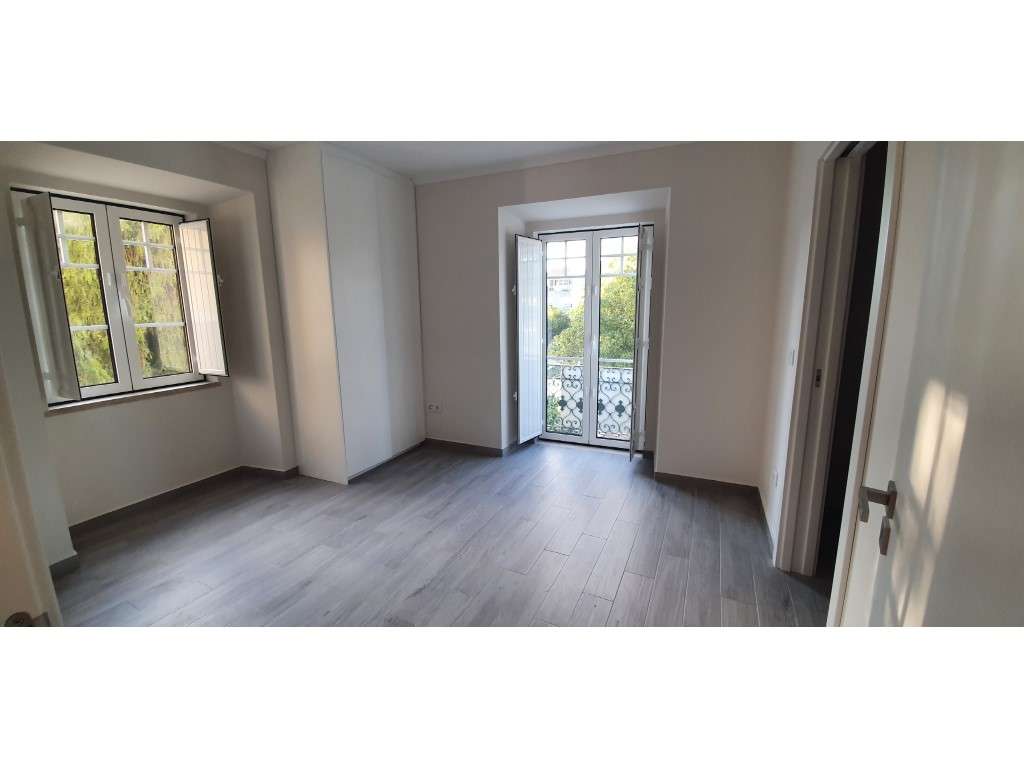 Apartamento T1 Moderno para Arrendamento | Centro de Abrantes - Grande imagem: 2/8