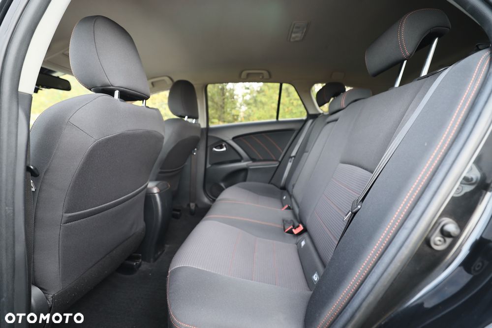 Toyota Avensis 1.8 Premium MS - 12