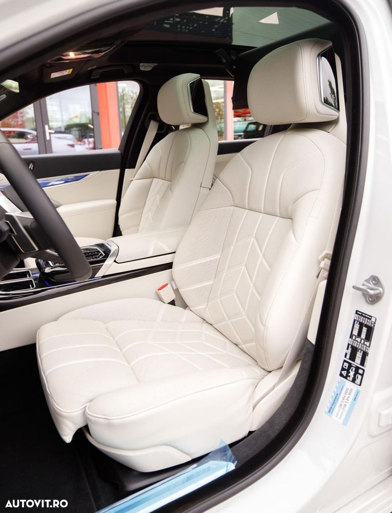 BMW Seria 7 740d xDrive MHEV - 12