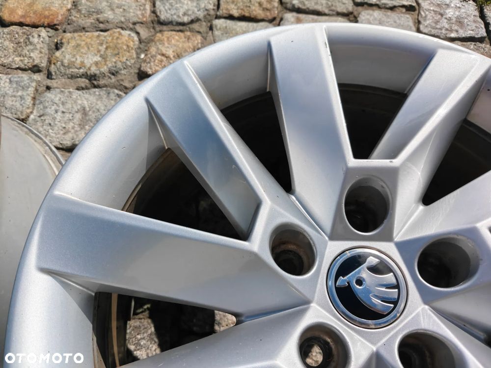 Felgi Aluminiowe 17 Skoda Superb 5x112 ET40 Seat Audi VW 3V0601025C - 9