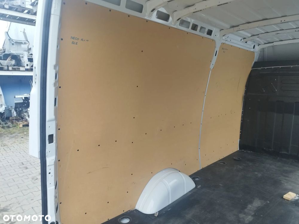 Zabudowa wewnętrzna boczki podłoga Iveco Daily 2014r- L3H2 - 2