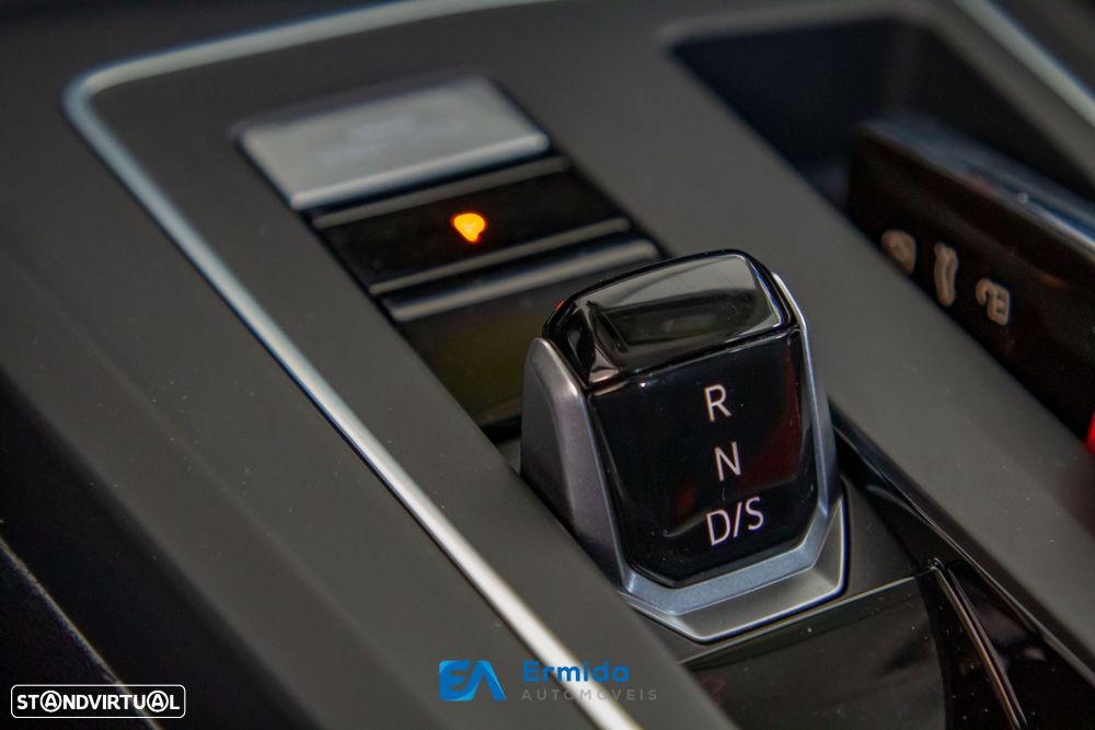 VW Golf 1.0 eTSI Life DSG - 24