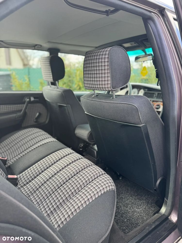 Mercedes-Benz W201 (190) - 21