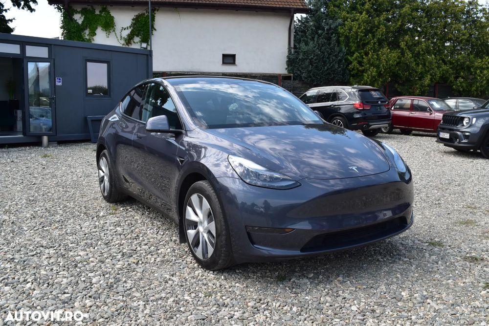 Tesla Model Y - 1