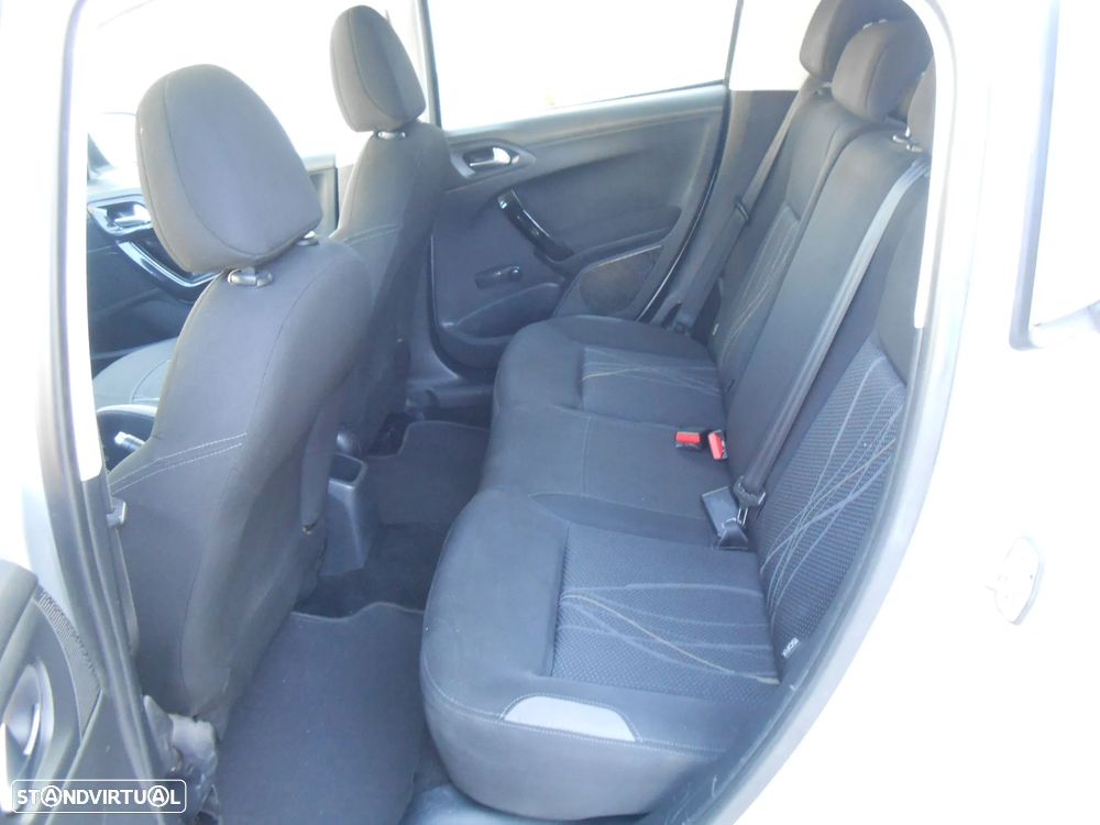 Peugeot 208 1.4 HDi Active - 19