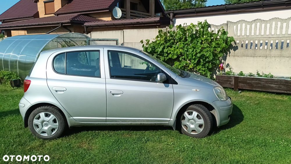 Toyota Yaris 1.0 Base - 1