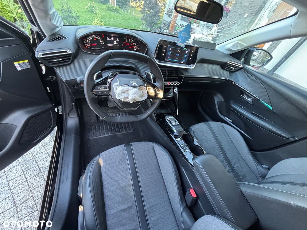 Peugeot 208 - 17