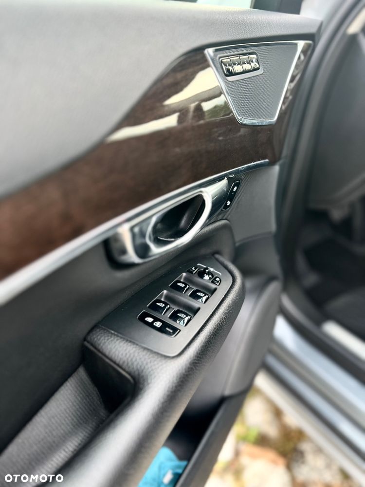 Volvo XC 90 T6 AWD Momentum 7os - 24