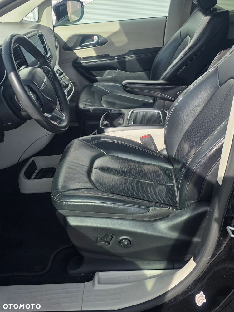 Chrysler Pacifica - 18