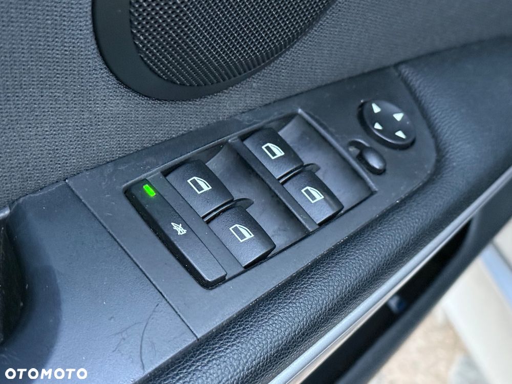 BMW Seria 3 318d DPF Edition Sport - 24