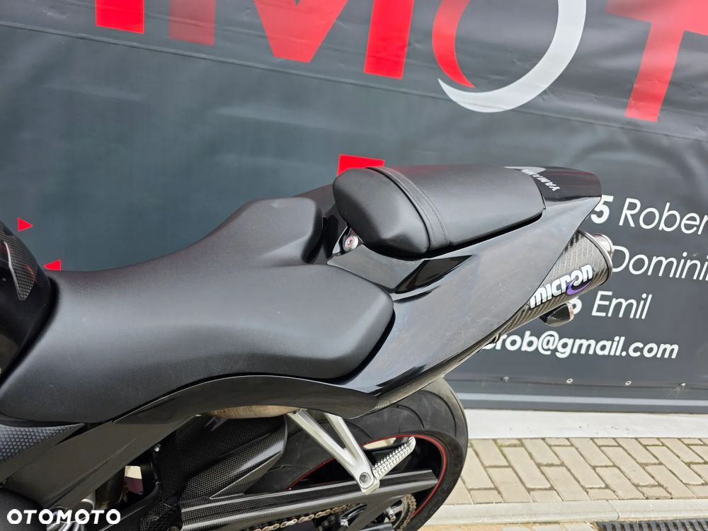 Yamaha R1 - 10
