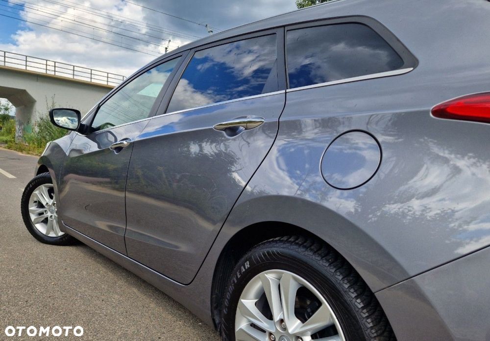 Hyundai i30 blue Kombi 1.6 GDi Style - 16