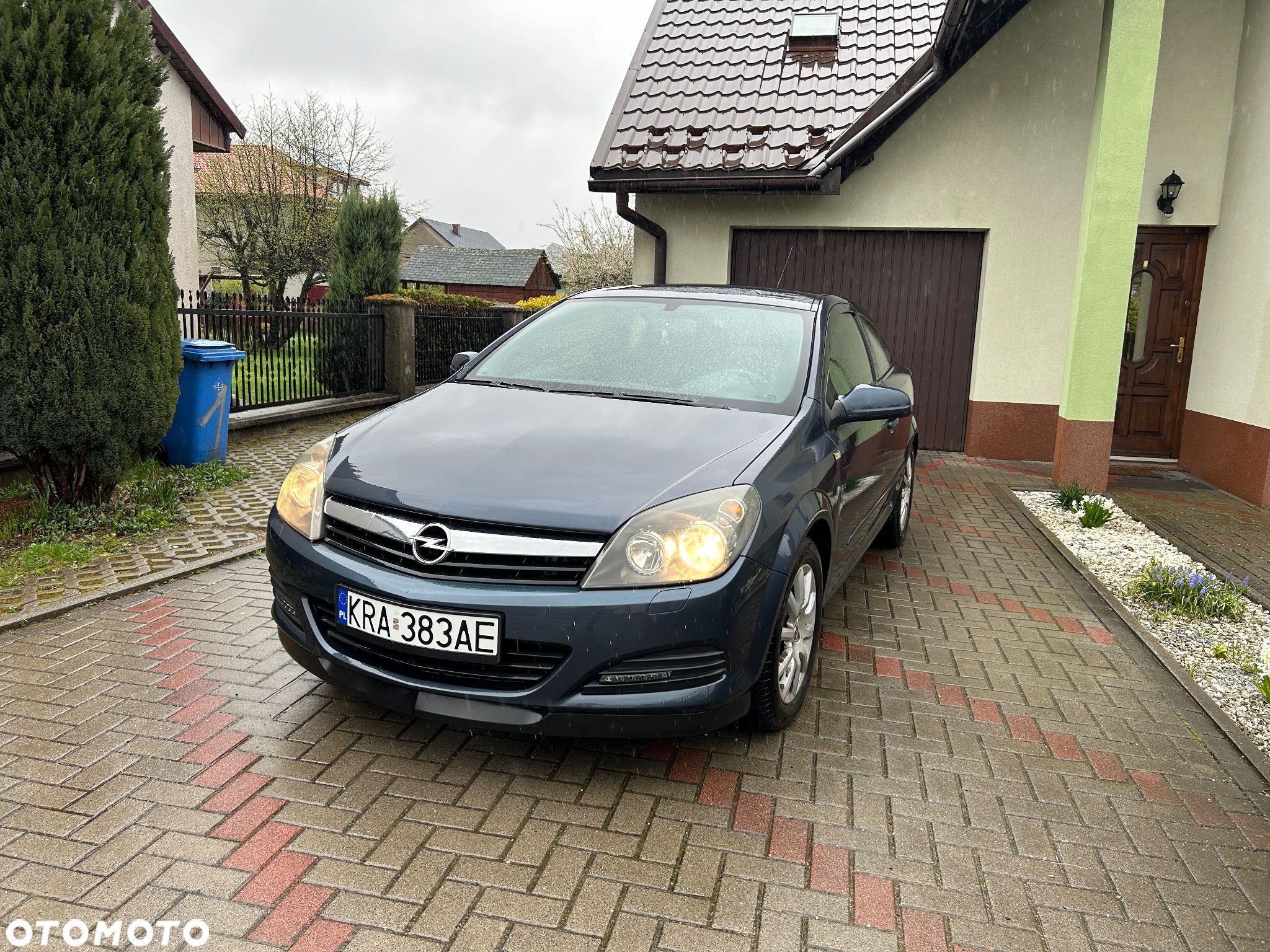 Opel Astra GTC 1.6 Cosmo - 1