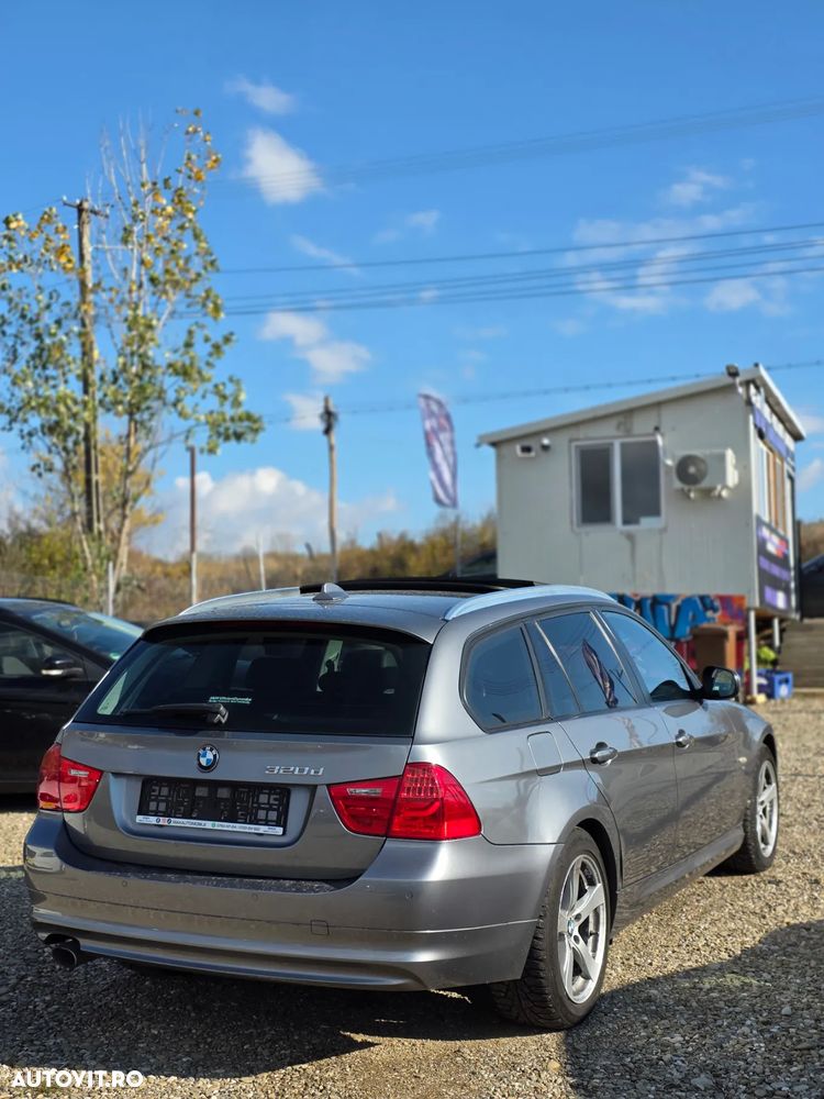 BMW Seria 3 320d xDrive DPF Touring Aut. Edition Exclusive - 12