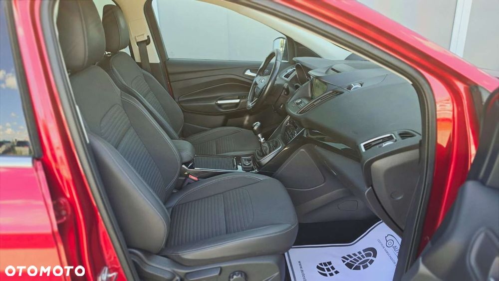 Ford Kuga 1.5 EcoBoost 2x4 Titanium - 6