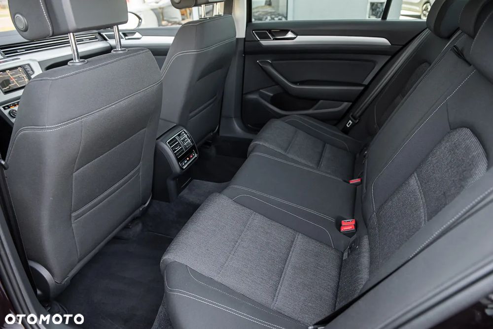Volkswagen Passat - 26